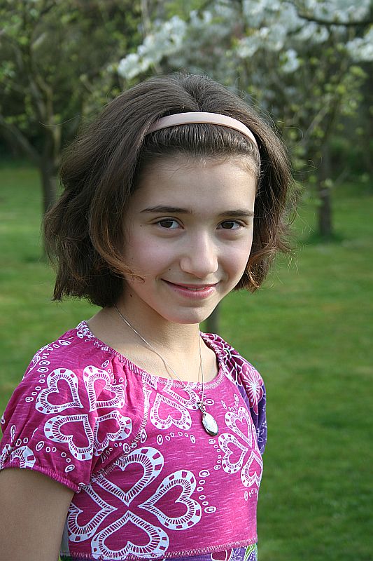 Aimee Zia Hassan si zahraje titulní roli ve hře Alenka v kraji divů a za zrcadlem Aimee Zia Hassan si zahraje titulní roli ve hře Alenka v kraji divů a za zrcadlem