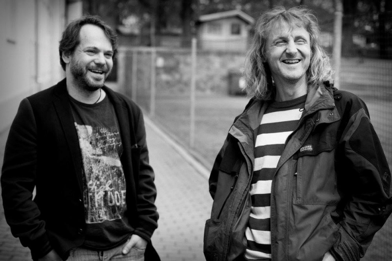 Režisér Jakub Maceček a dramaturg Vladimír Fekar - pánové, kteří převedli slovenský knižní bestseller Kniha o hřbitově na divadelní prkna - foto Marek Malůšek