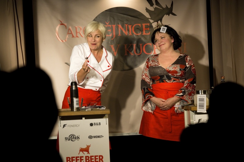 Čarodějnice v kuchyni - Jaroslava Tihelková, Monika Horká, foto Marek Malůšek