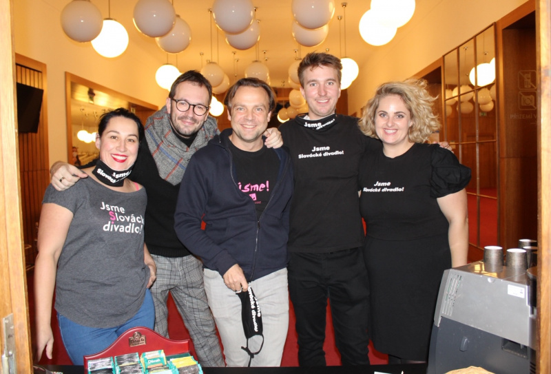 U hladového herce obsluhovaly oblíbené tváře Slováckého divadla. Foto: Pavel Bohun U hladového herce obsluhovaly oblíbené tváře Slováckého divadla. Foto: Pavel Bohun