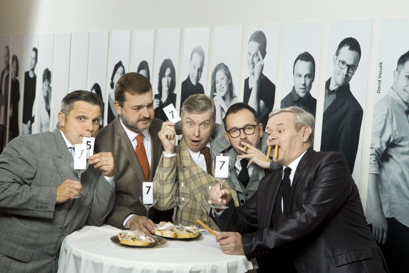 Tito herci Slováckého divadla se už v sobotu představí v komedii Deskový statek