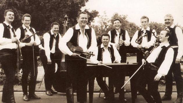 Hradišťan v roce 1968. Svatopluk Bimka stojí s klarinetem vzadu čtvrtý zprava