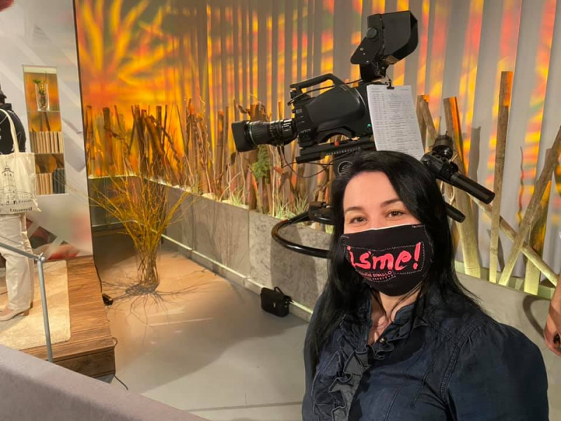 Jitka Hlaváčová ohromila v České televizi originální rouškou