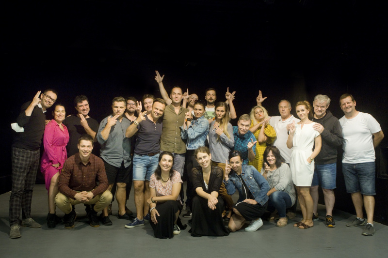 Téměř kompletní umělecký soubor Slováckého divadla Téměř kompletní umělecký soubor Slováckého divadla