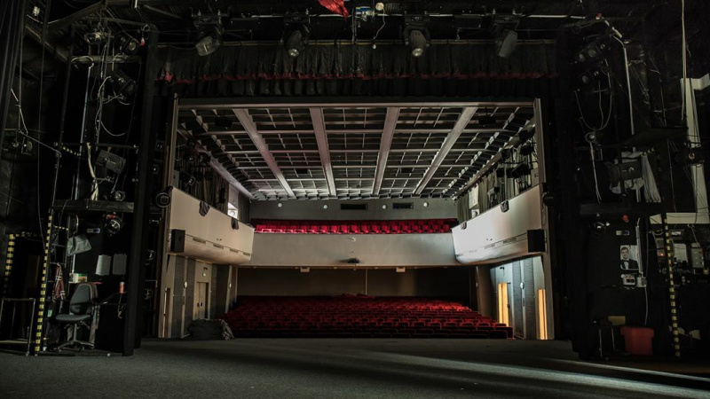 Diváci podpořili divadelníky díky pomyslnému představení Diváci podpořili divadelníky díky pomyslnému představení