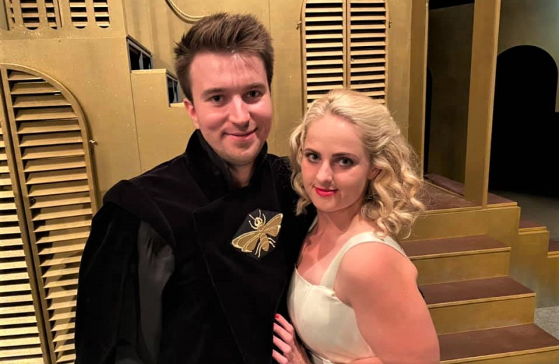 Pavel Šupina a Petra Staňková v kostýmech Romea a Julie Pavel Šupina a Petra Staňková v kostýmech Romea a Julie