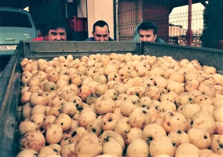 Z valníku plného jaderniček bude už brzy herecký kalvádos Z valníku plného jaderniček bude už brzy herecký kalvádos