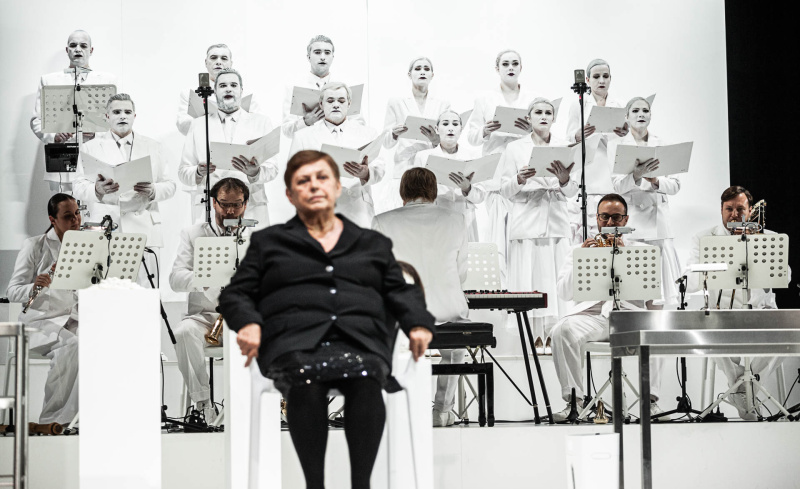 Inscenace má mimo jiné i výjimečnou vizuální podobu