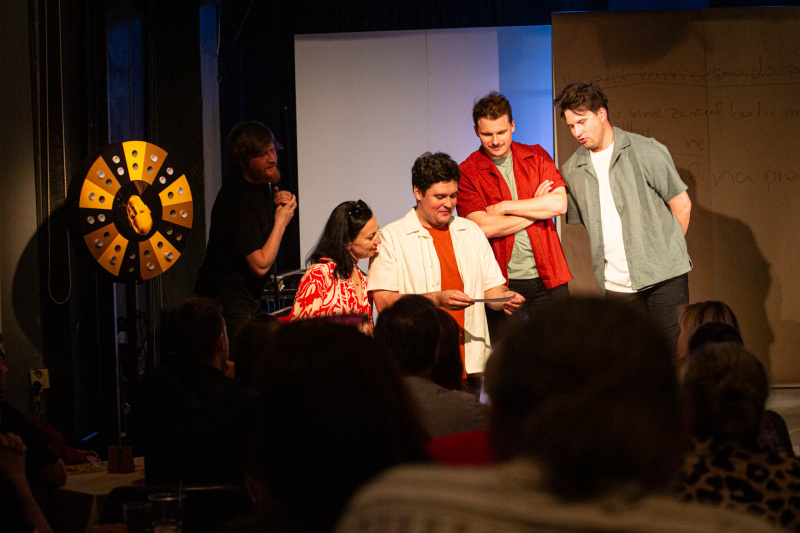 Témata improvizací vybírají hercům diváci Témata improvizací vybírají hercům diváci