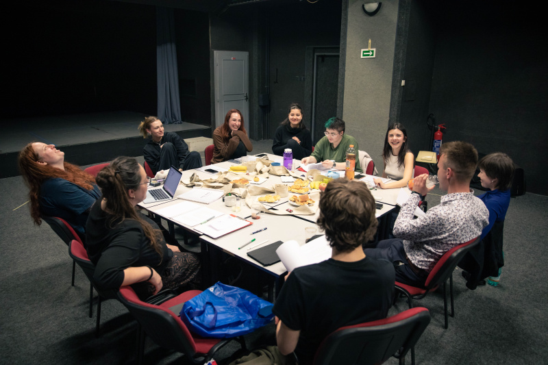 Ateliér Skrz se chystá na svou první premiéru