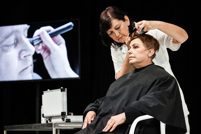 Jitka Juříková v inscenaci Láska, vzdor a smrt