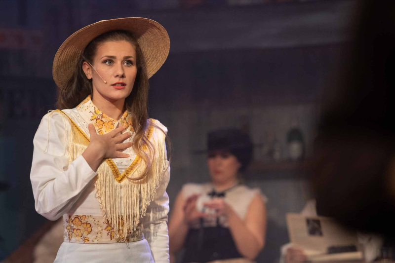 Kateřina Michejdová jako Winnifred v Limonádovém Joeovi Kateřina Michejdová jako Winnifred v Limonádovém Joeovi