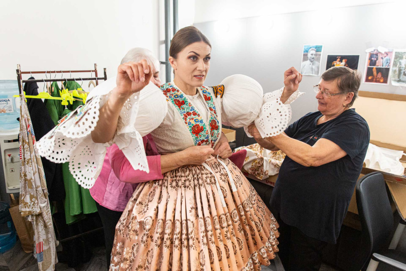 Ludmila Pilušová to s kroji umí