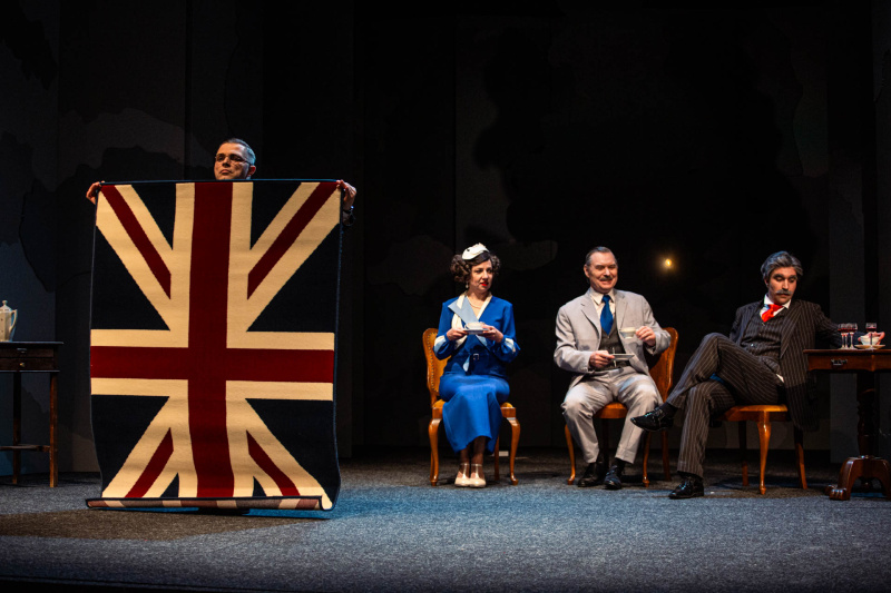 Úspěšná komedie si pohrává s historickými fakty Úspěšná komedie si pohrává s historickými fakty