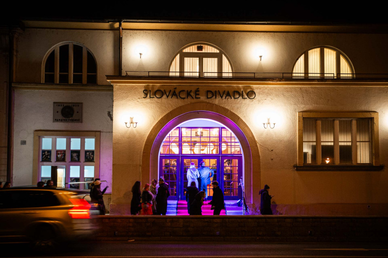 Divadlo si k narozeninám pořídí maskota