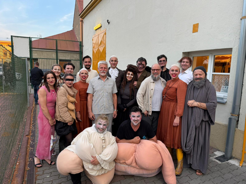 Prezident Petr Pavel s herci Slováckého divadla