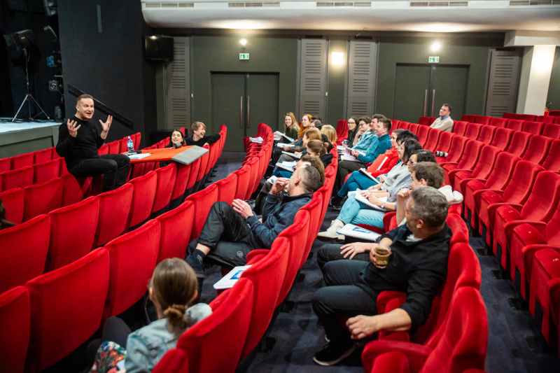 Režisér Radek Balaš se svým inscenačním týmem