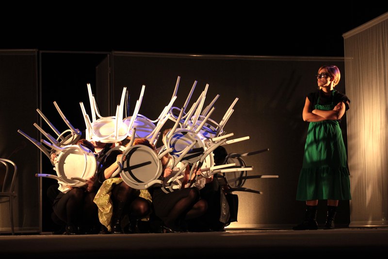 Denní dům, noční dům - vpravo Alžběta Kynclová - foto Jan Karásek