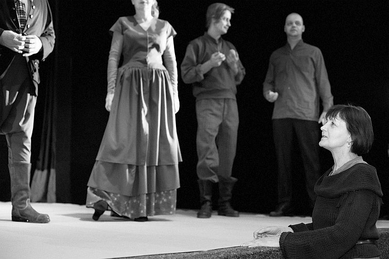 Ladislava Košíková na jedné ze závěrečných zkoušek irské balady Studna světců - foto Marek Malůšek