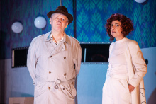 Slovácké divadlo_Fyzikové_Martin Vrtáček a Tereza Novotná_foto: Kuba Jíra