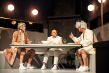 Slovácké divadlo_Fyzikové_Jiří Hejcman, Tomáš Šulaj a Zdeněk Trčálek_foto: Kuba Jíra